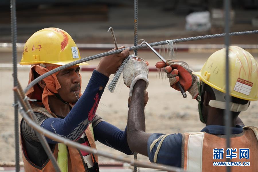 （國際&middot;圖文互動）（4）通訊：春節(jié)，&ldquo;是工期而不是假期&rdquo;&mdash;&mdash;記科倫坡港口城的中國建設(shè)者