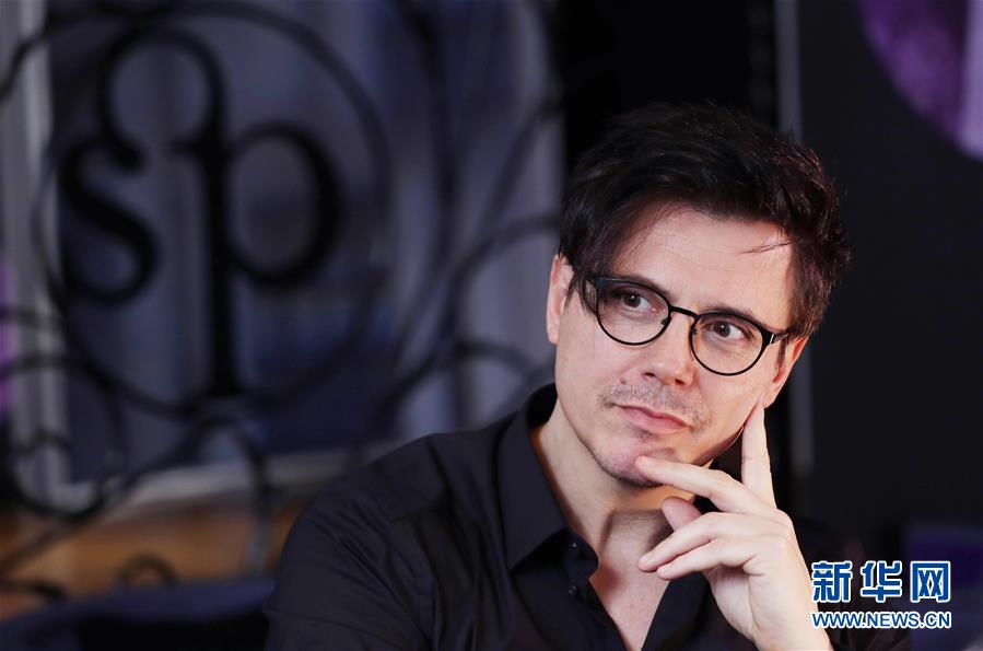 （國(guó)際&middot;圖文互動(dòng)）（3）通訊：手牽手，我們共同驅(qū)散陰霾&mdash;&mdash;法國(guó)音樂(lè)人創(chuàng)作抗疫歌曲背后的故事