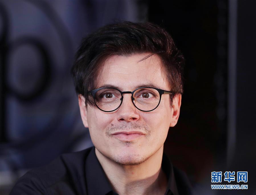 （國(guó)際&middot;圖文互動(dòng)）（6）通訊：手牽手，我們共同驅(qū)散陰霾&mdash;&mdash;法國(guó)音樂(lè)人創(chuàng)作抗疫歌曲背后的故事