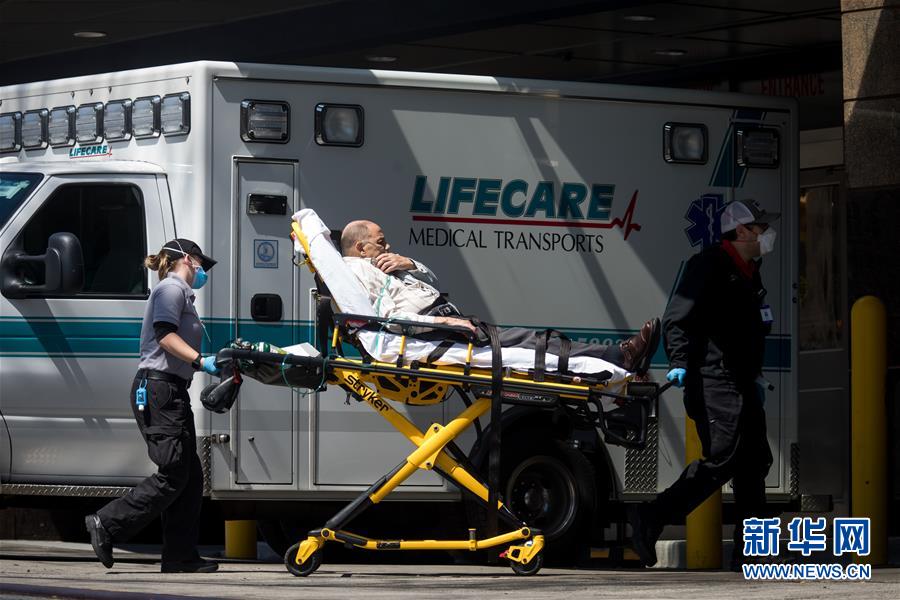  （新華全媒頭條&middot;圖文互動(dòng)）（5）白衣執(zhí)甲為蒼生&mdash;&mdash;全球抗疫戰(zhàn)場醫(yī)護(hù)人員群像