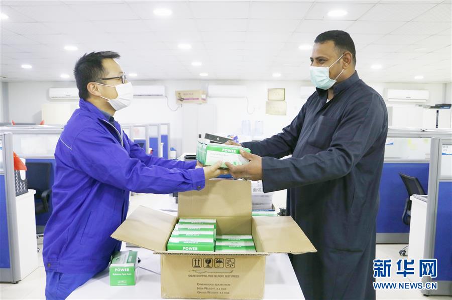 （國(guó)際疫情&middot;圖文互動(dòng)）（3）通訊：防疫、生產(chǎn)兩不誤，沙漠現(xiàn)&ldquo;棋盤&rdquo;&mdash;&mdash;記中企承建科威特住房基建項(xiàng)目