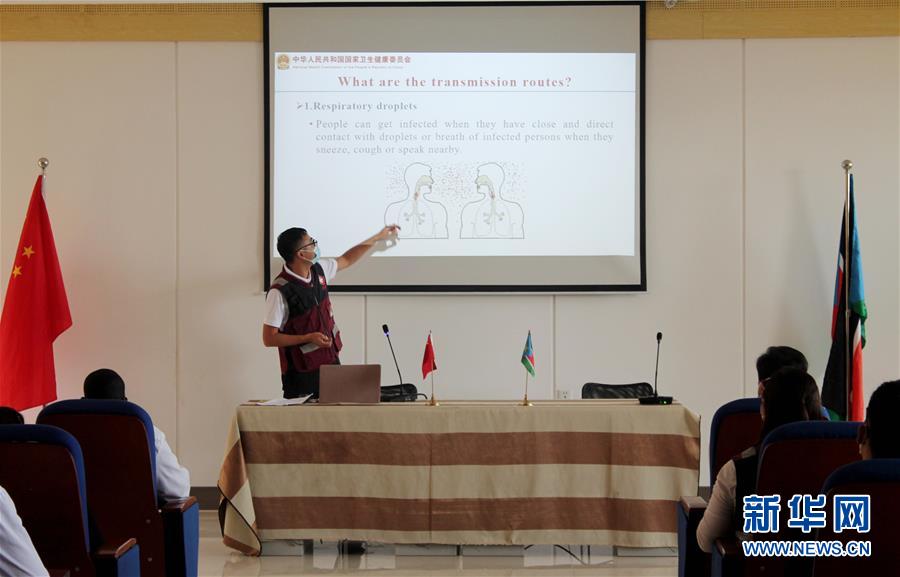 （國際&middot;圖文互動）（2）中國抗疫醫(yī)療專家組對南蘇丹疫情防控人員開展培訓(xùn)