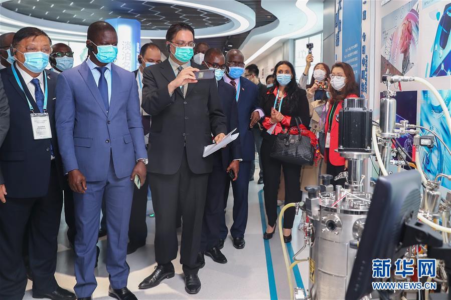 （圖文互動）（1）&ldquo;中國承諾從不落空&rdquo;&mdash;&mdash;記非洲使節(jié)參觀國藥集團(tuán)了解新冠疫苗研發(fā)