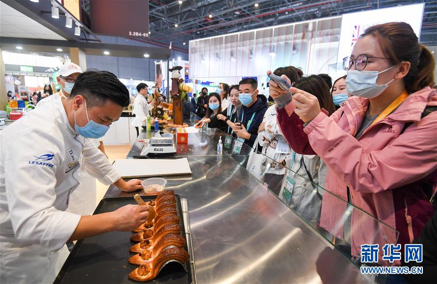 （第三屆進(jìn)博會&middot;圖文互動）（7）全球&ldquo;寶藏級&rdquo;美食薈萃&mdash;&mdash;進(jìn)博會食品及農(nóng)產(chǎn)品館遍藏世間珍饈