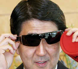 2015，安倍會繼續(xù)"暴走"嗎？