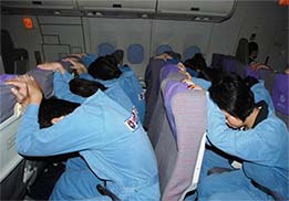 系好安全帶，記住安全門