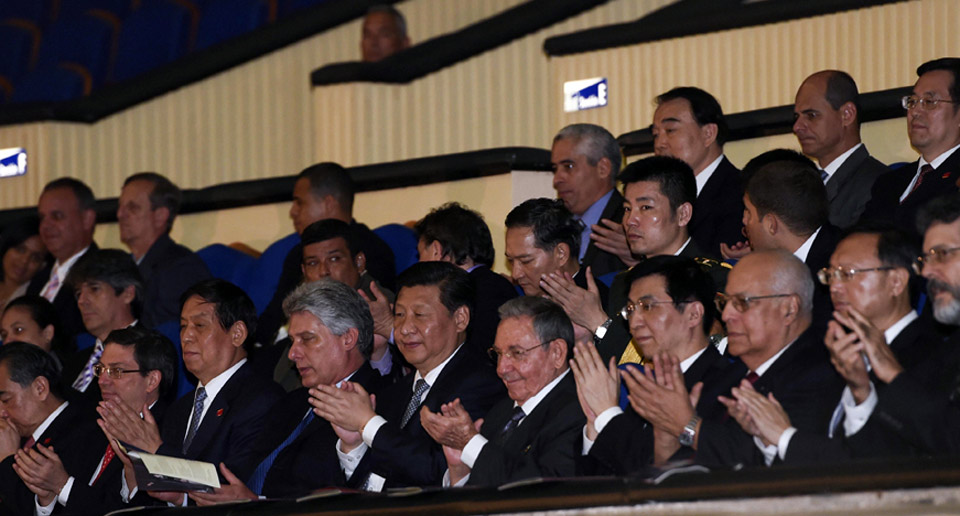 [資料圖片]習(xí)近平與勞爾&middot;卡斯特羅共同觀看芭蕾舞演出