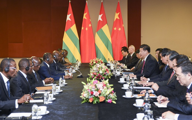 習近平會見多哥總統(tǒng)