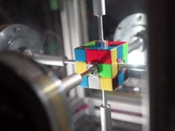 快！機(jī)器高手復(fù)原魔方 0.38秒破世界紀(jì)錄