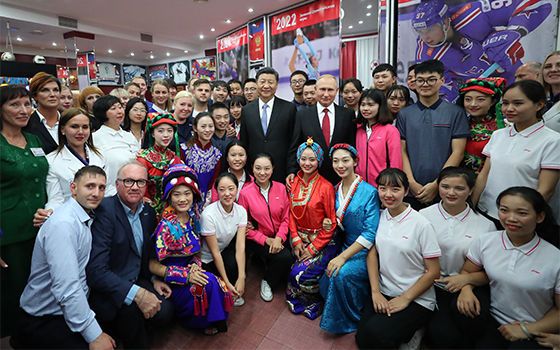 習近平和俄羅斯總統(tǒng)普京共同訪問&ldquo;海洋&rdquo;全俄兒童中心