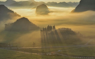 生態(tài)中國(guó)&middot;七彩云南四時(shí)春